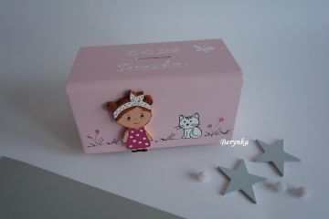 Dřevěná pokladnička s postavičkami - holčičkou a klukem