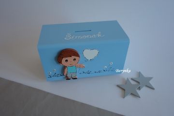 Dřevěná pokladnička s postavičkami - holčičkou a klukem