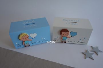 Dřevěná pokladnička s postavičkami - holčičkou a klukem