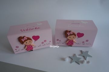 Dřevěná pokladnička s postavičkami - holčičkou a klukem