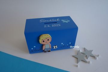 Dřevěná pokladnička s postavičkami - holčičkou a klukem