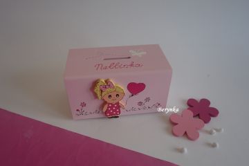 Dřevěná pokladnička s postavičkami - holčičkou a klukem