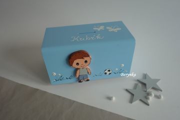 Dřevěná pokladnička s postavičkami - holčičkou a klukem