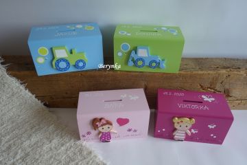 Dřevěná pokladnička s postavičkami - holčičkou a klukem