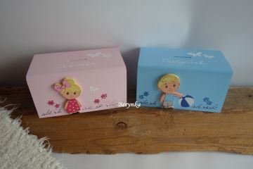 Dřevěná pokladnička s postavičkami - holčičkou a klukem