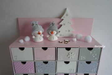 Adventní kalendář *pudrově růžový* se sněhulákem - různá provedení