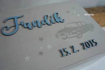 Dřevěná bedýnka v patině - s vyřezaným jménem