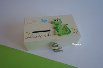 Dřevěná pokladnička s krokodýlem