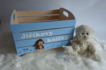 Dřevěná bedýnka s opičkou