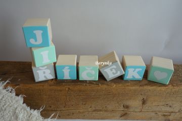 Dřevěné kostičky v mátové-tyrkysové-šedé