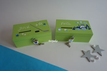 Dřevěná pokladnička s florbalovou hokejkou