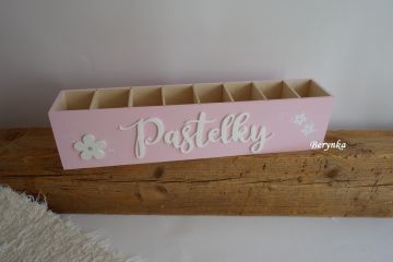 Dřevěný stojánek na pastelky - 8 komorový - různé motivy