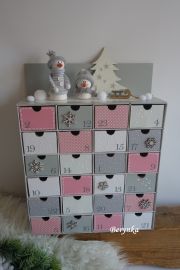 Adventní kalendář šedo-růžový se sněhulákem - různá provedení