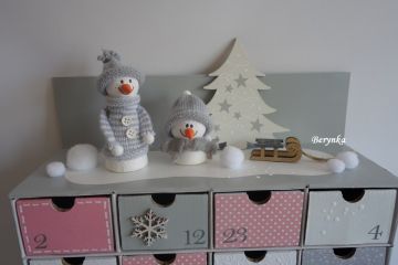 Adventní kalendář šedo-růžový se sněhulákem - různá provedení