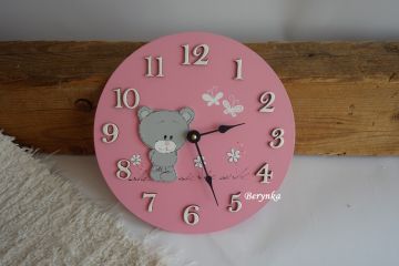 Dřevěné hodiny s méďou - kulaté/čtvercové