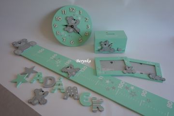 Dekorace v mátové barvě s medvídkem