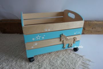 Dřevěná bedýnka s koníkem - v různých barvách