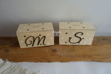 Dřevěná pokladnička se jménem/monogramem