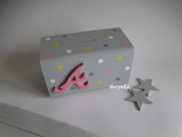 Dřevěná pokladnička se jménem/monogramem
