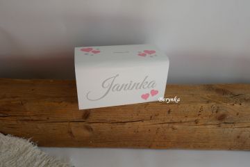 Dřevěná pokladnička se jménem/monogramem