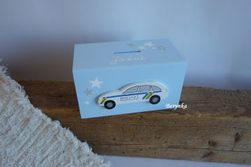 Dřevěná pokladnička s policejním autem