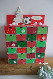 Adventní kalendář červeno-zelený s fotbalovým míčem