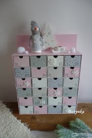 Adventní kalendář růžovo-šedý se sněhulákem