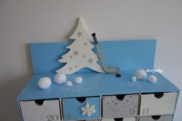 Adventní kalendář modro-šedý s florbalovou hokejkou