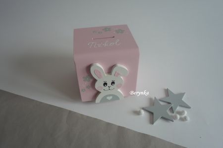 Dřevěná pokladnička se zajíčkem