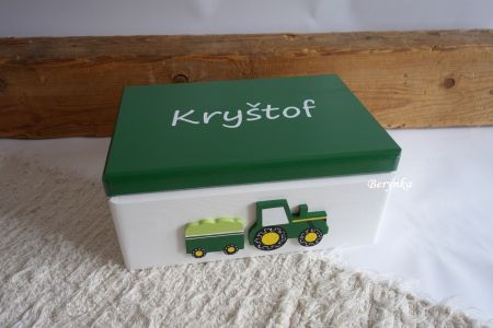Dřevěná bedýnka s traktorem - různá provedení