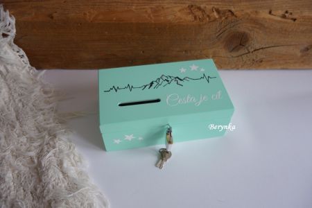 Dřevěná pokladnička s horami