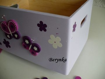 Dřevěná bedýnka s motýlky