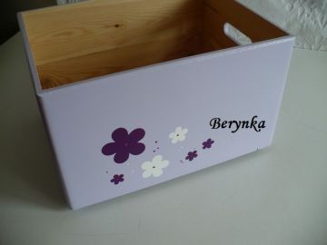 Dřevěná bedýnka s motýlky