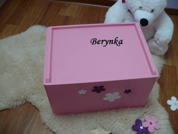 Dřevěná bedýnka s motýlky