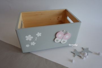 Dřevěná bedýnka s motýlky