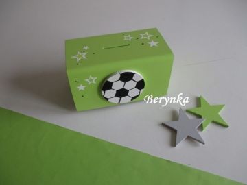 Dřevěná pokladnička s fotbalovým míčem