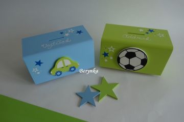 Dřevěná pokladnička s fotbalovým míčem