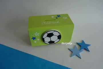 Dřevěná pokladnička s fotbalovým míčem