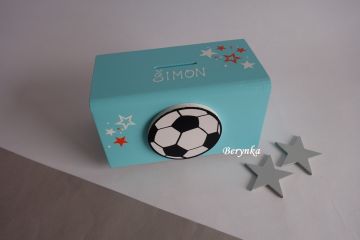 Dřevěná pokladnička s fotbalovým míčem