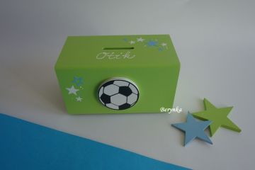 Dřevěná pokladnička s fotbalovým míčem