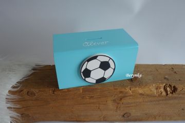Dřevěná pokladnička s fotbalovým míčem