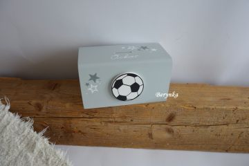 Dřevěná pokladnička s fotbalovým míčem