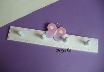 Dětský věšák s motýlky