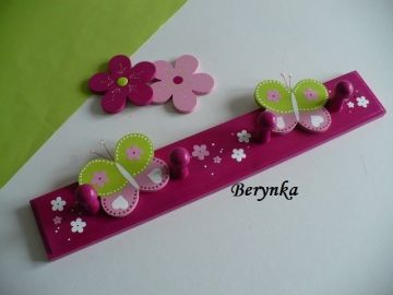 Dětský věšák s motýlky