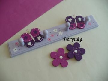 Dětský věšák s motýlky