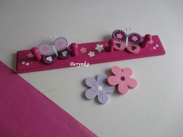 Dětský věšák s motýlky