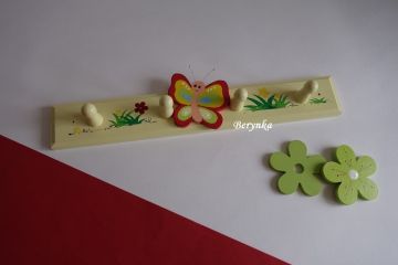 Dětský věšák s motýlky