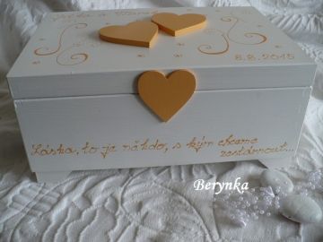 Svatební truhlička se srdíčky a spirálkami