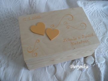 Svatební truhlička se srdíčky a spirálkami