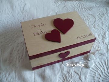 Svatební truhlička se srdíčky a spirálkami
